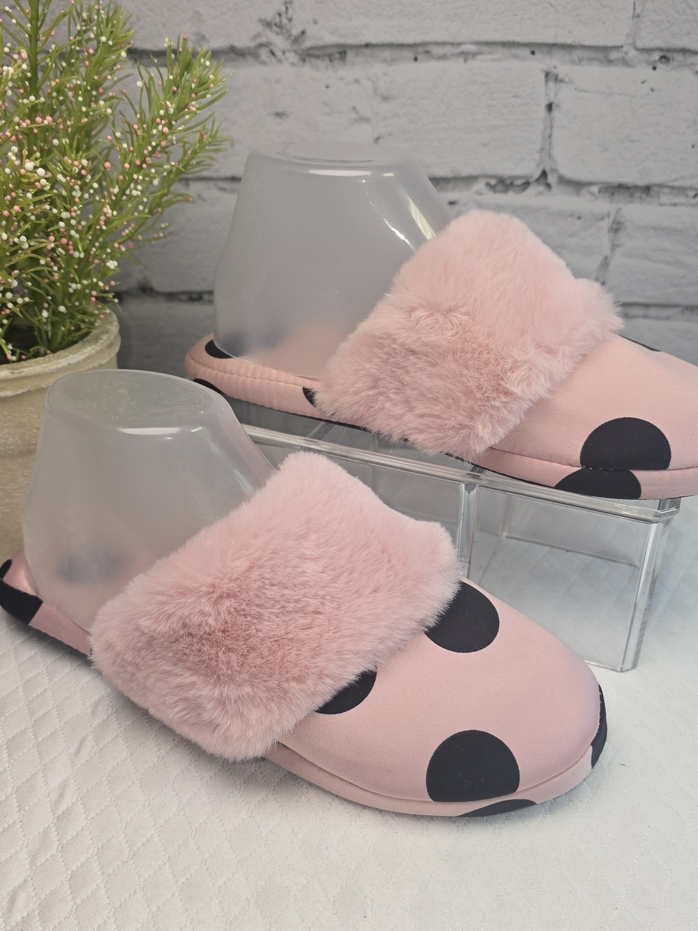 VICTORIA'S SECRET PINK/BLACK POLKA DOT SATIN FAUX FUR HOUSE SLIPPERS NEW SMALL